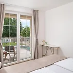 Morus Zadarvillas * Murvica (Policnik)
