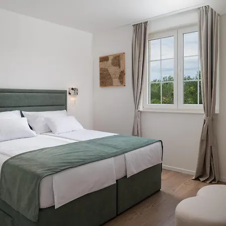 Morus Zadarvillas *