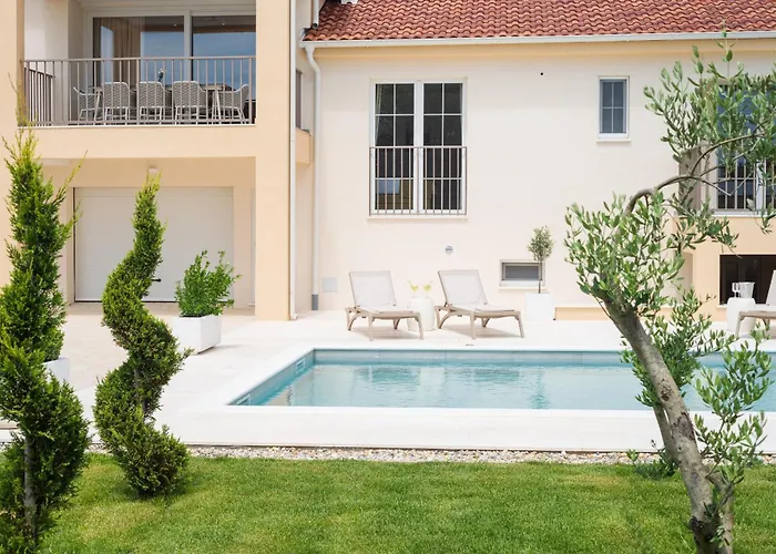 Morus Zadarvillas * Murvica (Policnik)