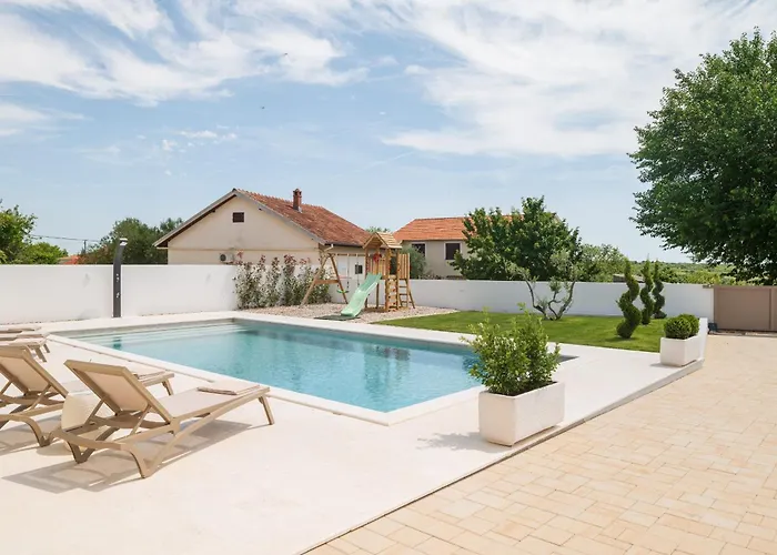 Morus Zadarvillas