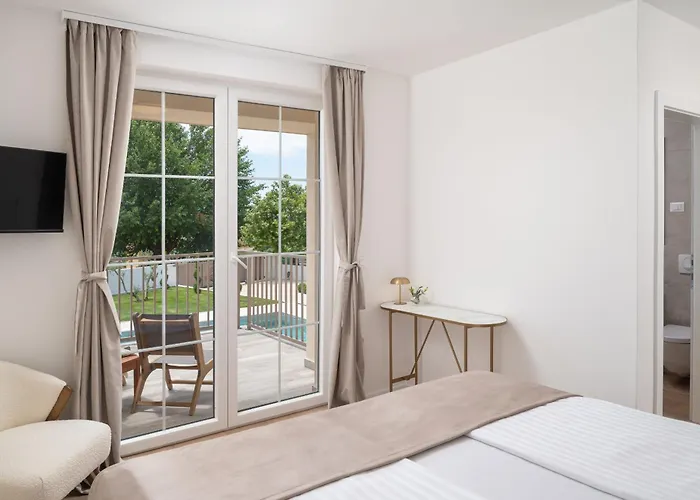 Morus Zadarvillas * Murvica (Policnik)