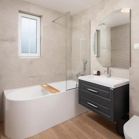 Morus Zadarvillas *