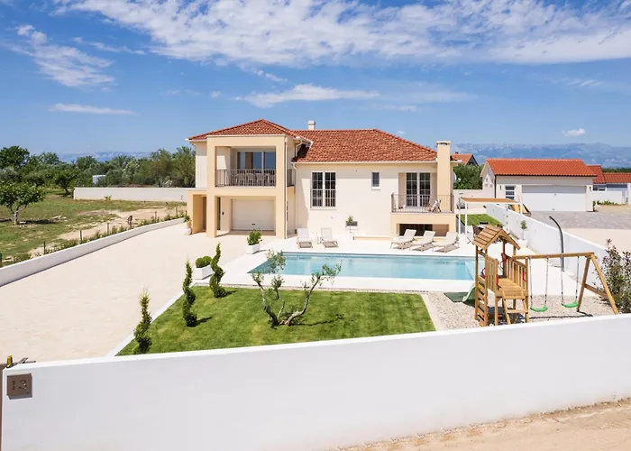 Morus Zadarvillas *
